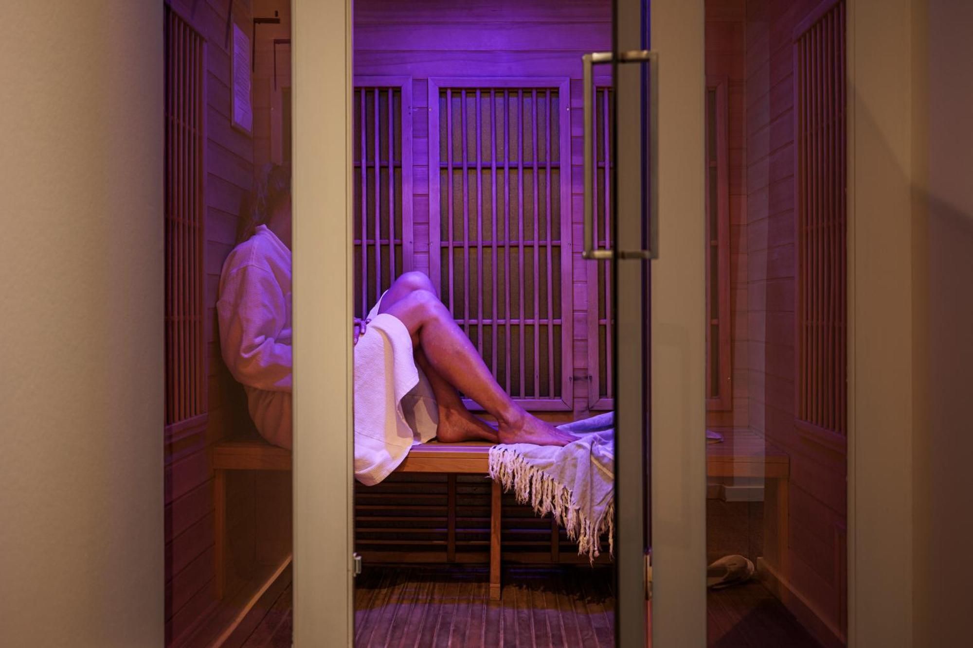 Griffen Spa Hotel รอนเน ภายนอก รูปภาพ