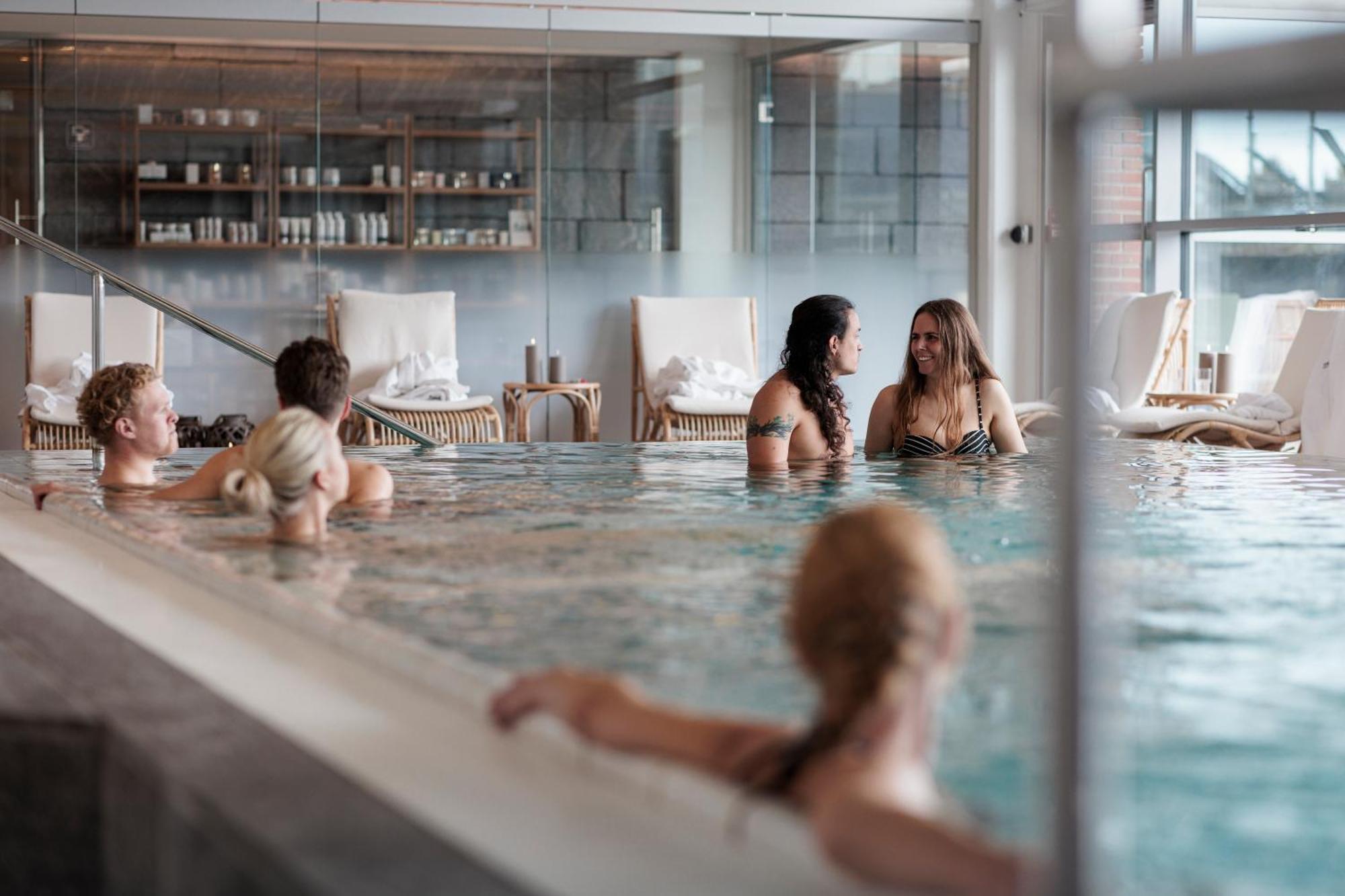 Griffen Spa Hotel รอนเน ภายนอก รูปภาพ