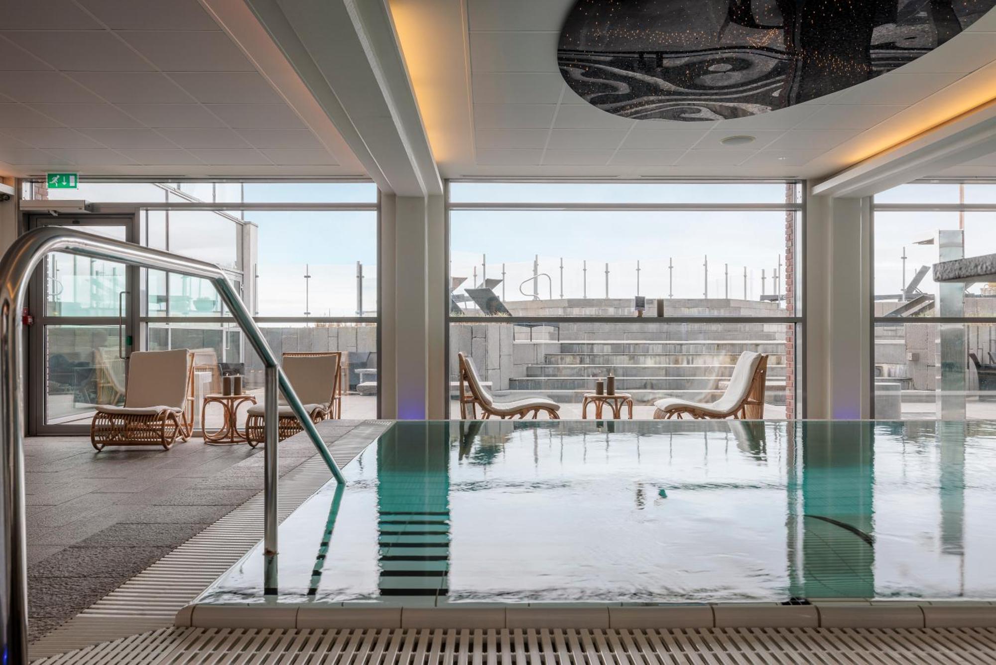Griffen Spa Hotel รอนเน ภายนอก รูปภาพ